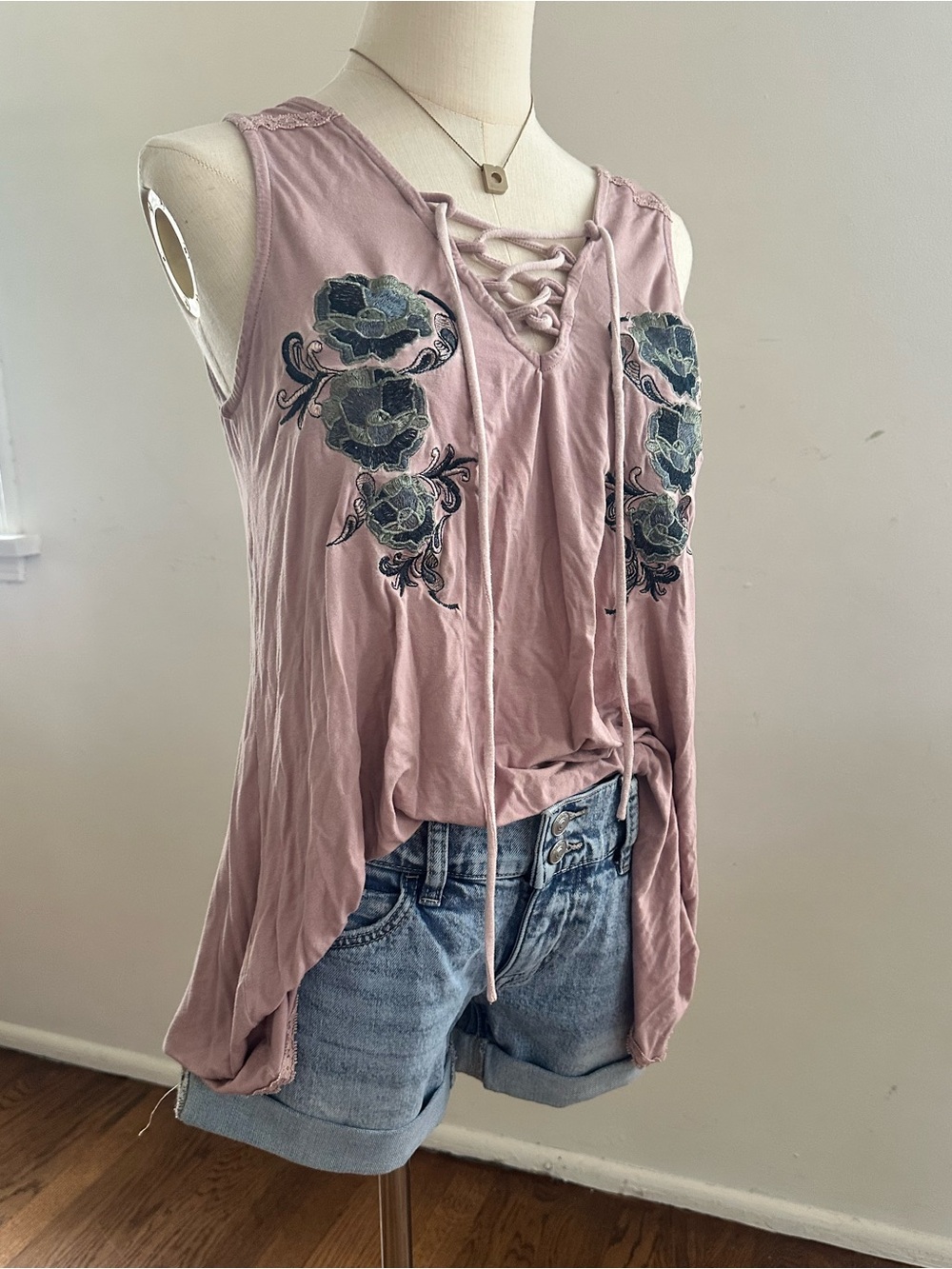 POL Dusty Lavender Lace-Up Embroidered Tank Top Boho Flowy Tunic Soft L